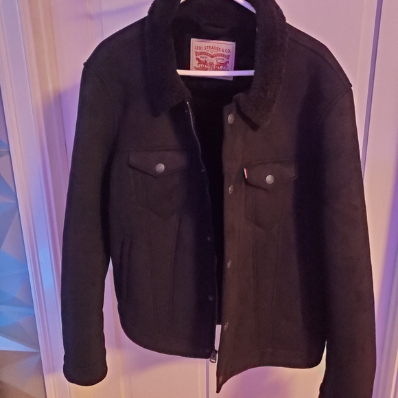 Levi's Black Jacket. Unbelievable comfortable - Picture 5 of 9